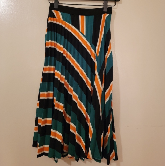 DO+BE Pleated Skirt - Picture 4 of 6